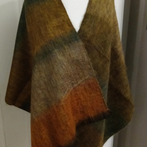 Artisanal Alpaca blend Shawl multicolor handmade in Ecuador,assortment of Colors - Picture 3 of 16